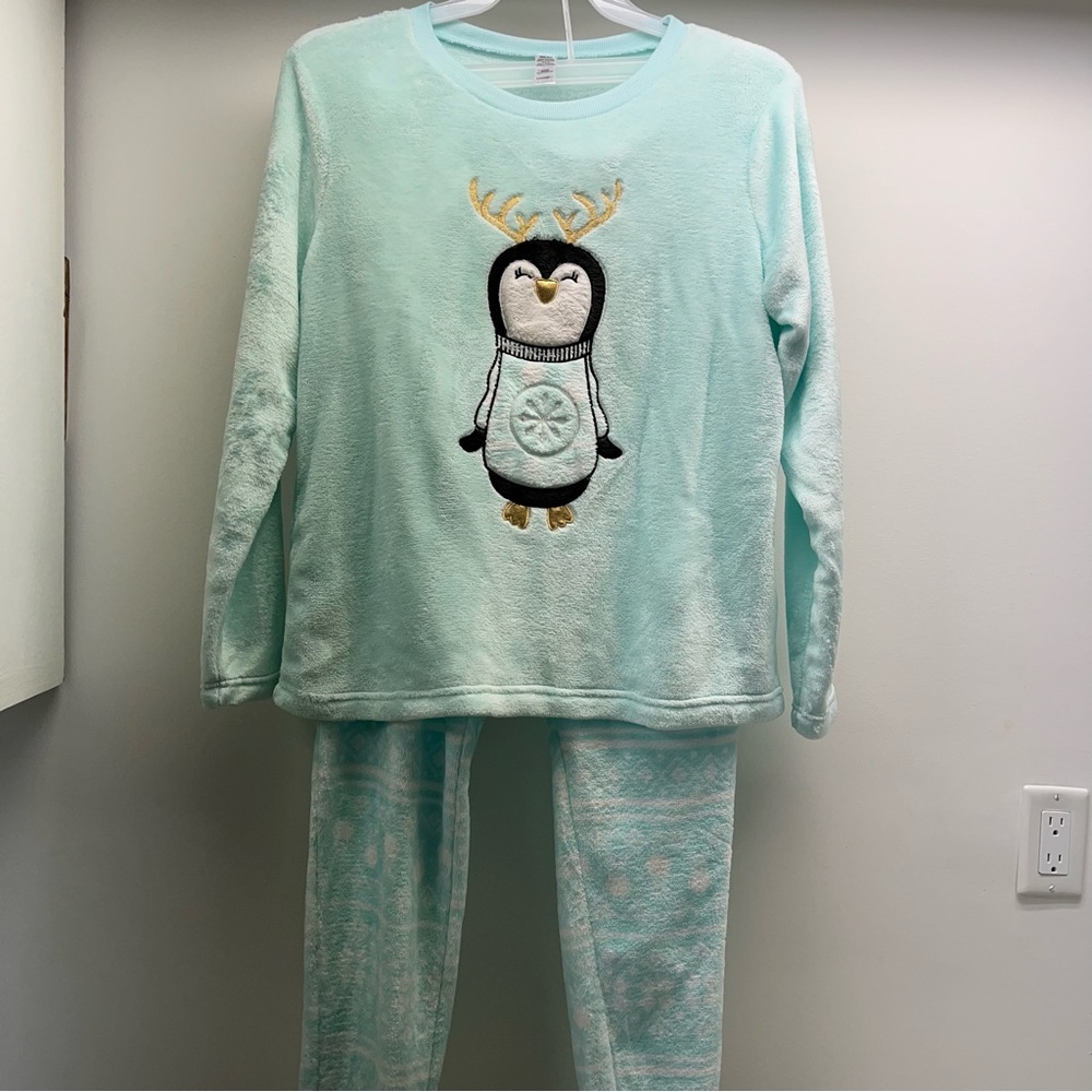 Ladies Penguin 2-Piece PJ Set - M Size - NEW